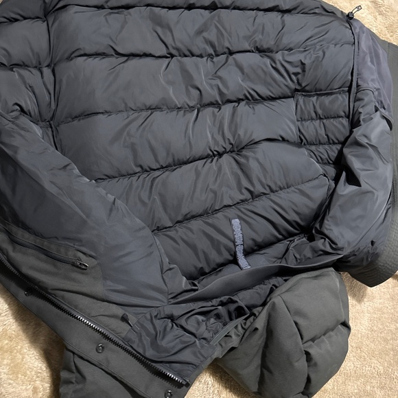 Lululemon olive green down puffer NWT but tiny flaws read! - Picture 11 of 14